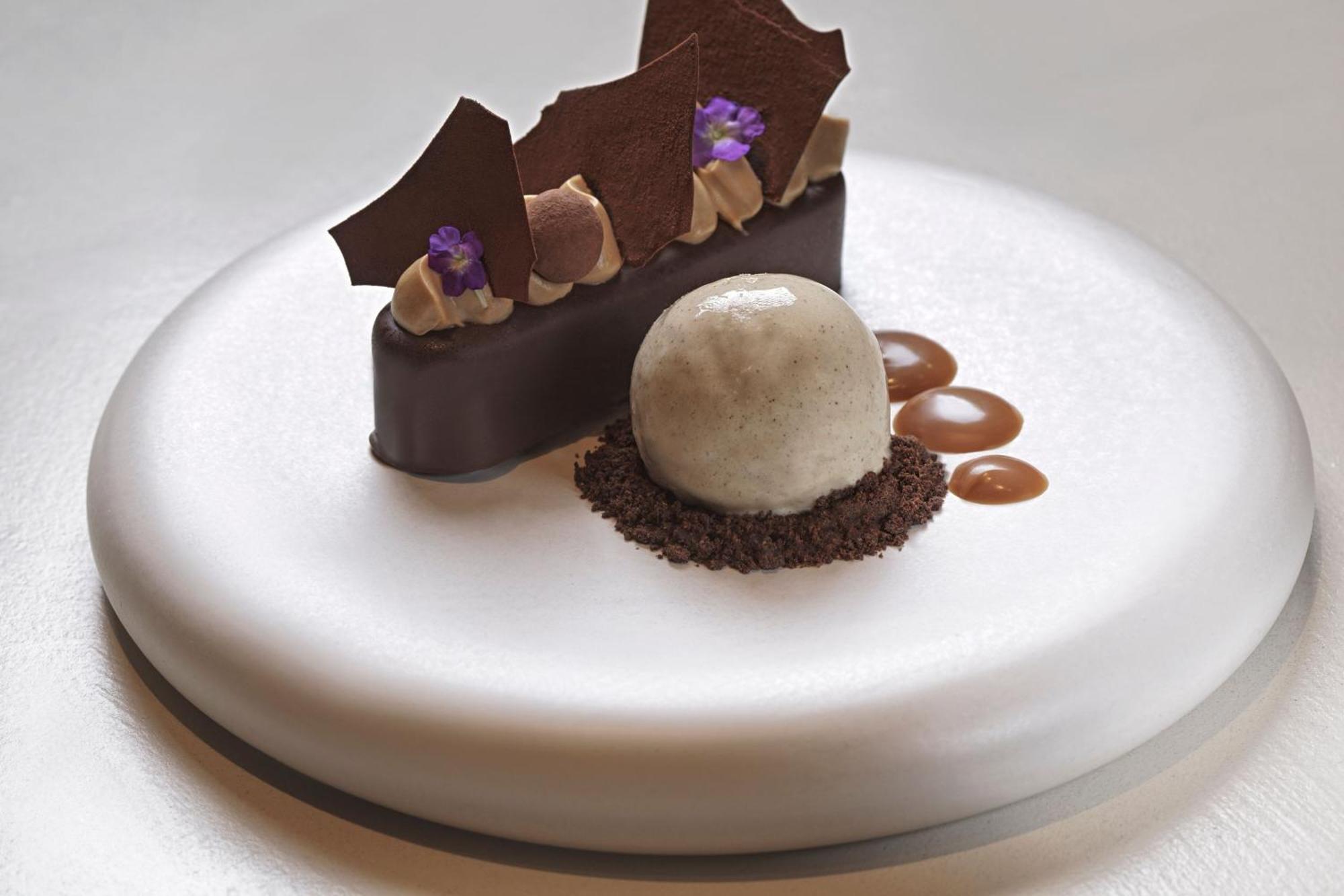 Hotel Monasty, Thessaloniki, Autograph Collection Exterior foto A chocolate dessert