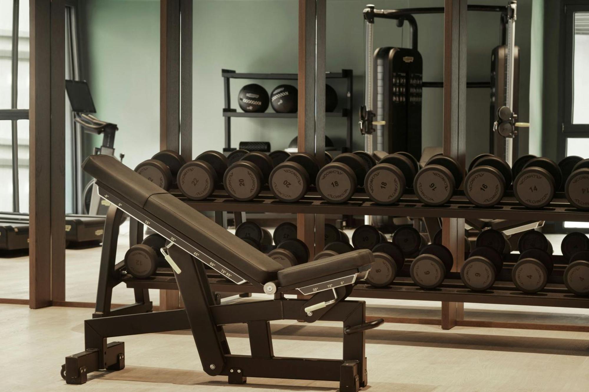 Hotel Monasty, Thessaloniki, Autograph Collection Exterior foto A leg extension machine